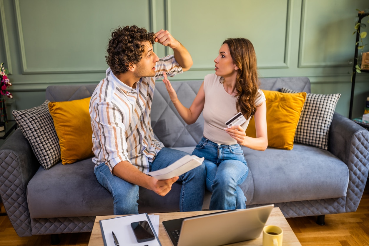 Couple unable to manage money without fighting because they don’t know how to properly split bills.